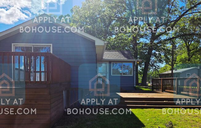 AVAILABLE SOON! LAKEFRONT 2 BED 1.5 BATH HOME W/OFFICE!
