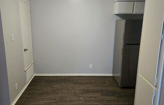 1 bed, 1 bath, 640 sqft, $1,000, Unit 114