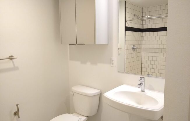 Studio, 1 bath, 230 sqft, $1,084, Unit 204