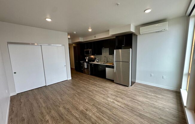 Studio, 1 bath, 430 sqft, $1,800, Unit Unit 712