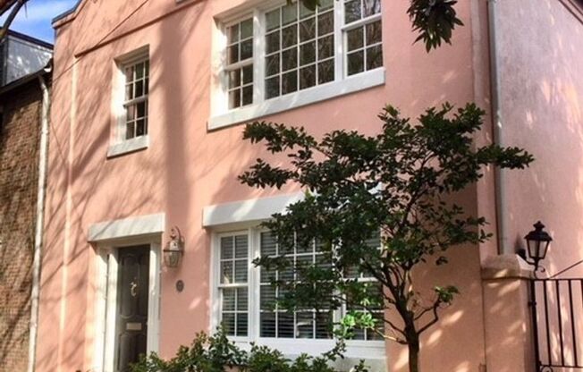3BD/2.5BA Harleston Village Town Home - Available 8/1/2026- Steps to the Battery, Colonial Lake and King Street!