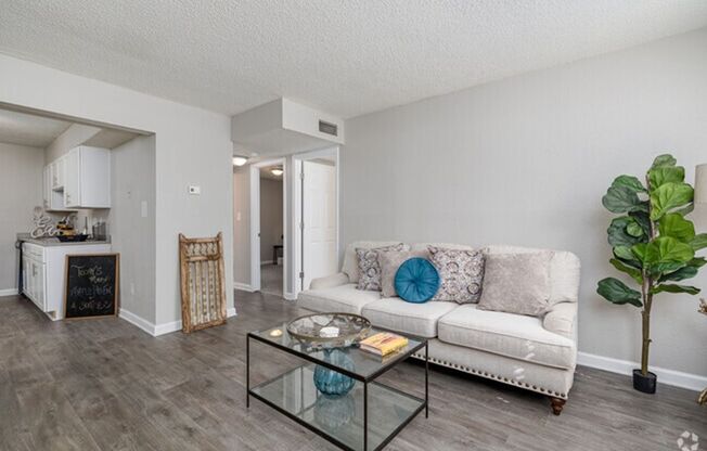 2 beds, 1 bath, $1,300, Unit 2206C