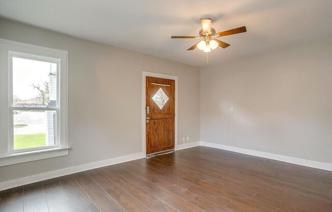 Beautifully Remodelled 1922 Home- Duplex- Downstairs Unit- 3 Bedroom, 2 Bath- 2 Miles from TCU- 76110