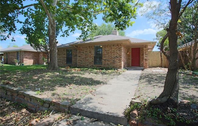 Spacious 3 Bedroom House in Carrollton!