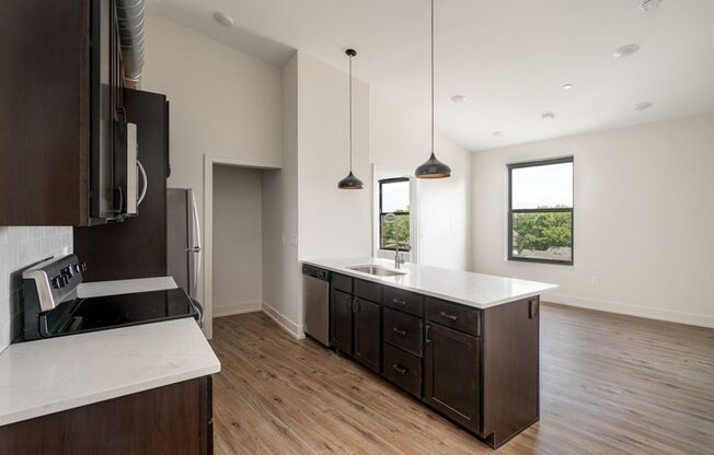 2 beds, 1 bath, $1,800, Unit 1050 N 4th St. Apt. 421