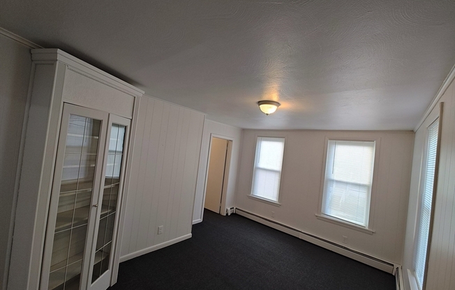 3 beds, 1 bath, 1,000 sqft, $1,800, Unit 2nd Floor