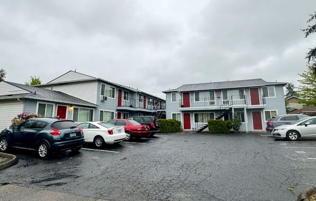 Top Floor NOPO Apartment with A/C-1 Assigned Off Street Parking Space- Fur Babies Welcome!