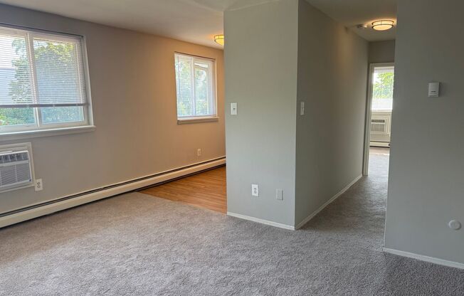 1 bed, 1 bath, 578 sqft, $1,340, Unit C09