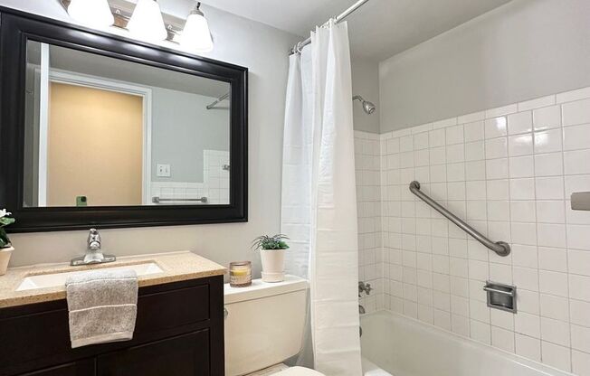 1 bed, 1 bath, 800 sqft, $925, Unit 4117-1E