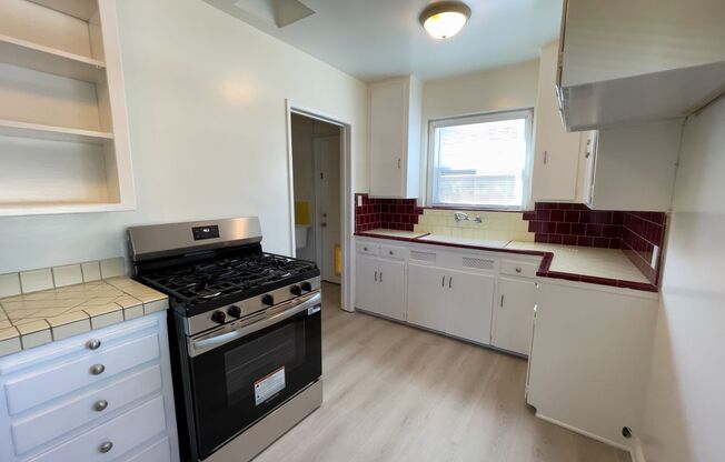 2446 N Buena Vista St
