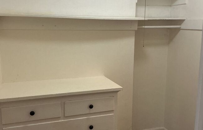 Studio, 1 bath, 325 sqft, $1,195, Unit 210