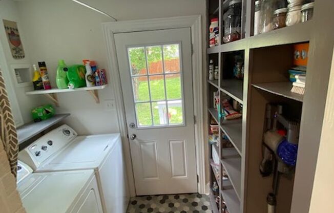 2 beds, 2 baths, $1,300