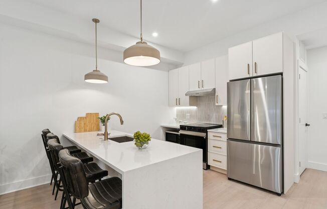 1 bed, 1 bath, 800 sqft, $2,108, Unit 102