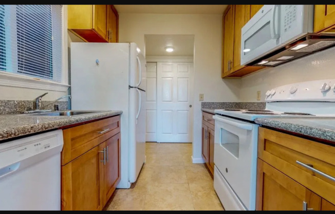 Montecito Pines Apartments