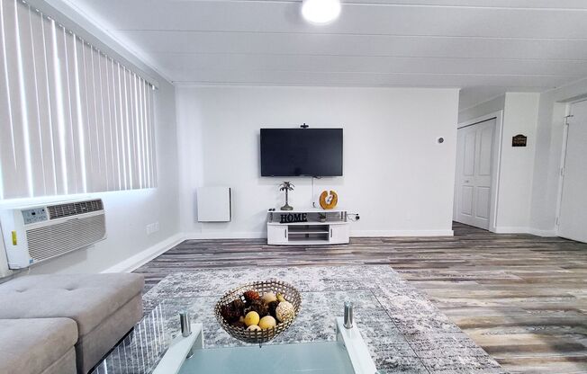 1 bed, 1 bath, 600 sqft, $999