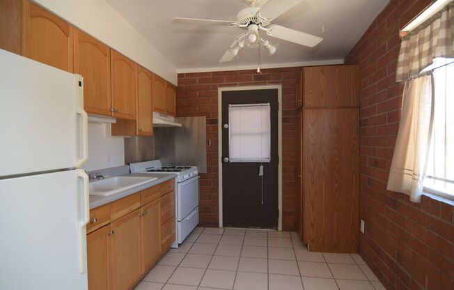 2 beds, 1 bath, $1,150