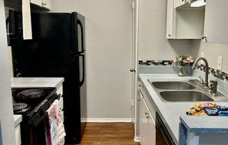 1 bed, 1 bath, 594 sqft, $995