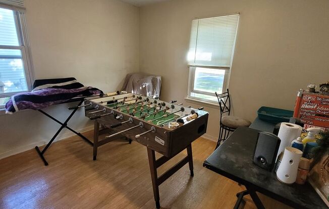 2 beds, 1 bath, $1,025