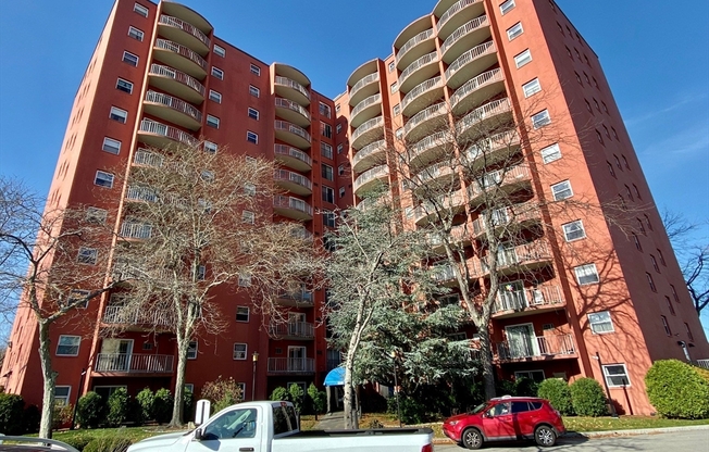 2 beds, 1 bath, 960 sqft, $2,300, Unit 706