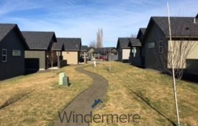 2 beds, 1 bath, 880 sqft, $1,495, Unit chin297-1