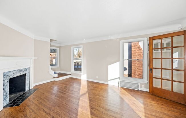 304 E 248 ST