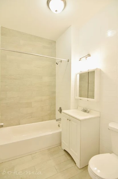 2 beds, 1 bath, $2,845, Unit 2-B