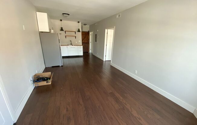 2 beds, 1 bath, 800 sqft, $1,000