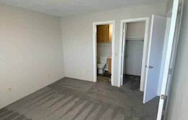 2 beds, 2 baths, 856 sqft, $869, Unit 2827-1817