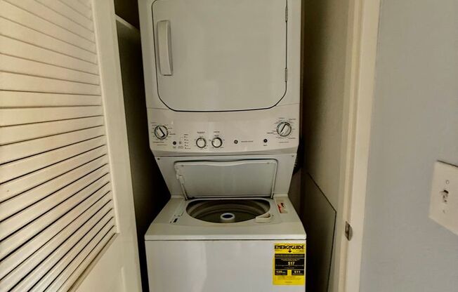 2 beds, 1.5 baths, 958 sqft, $2,000, Unit Condo