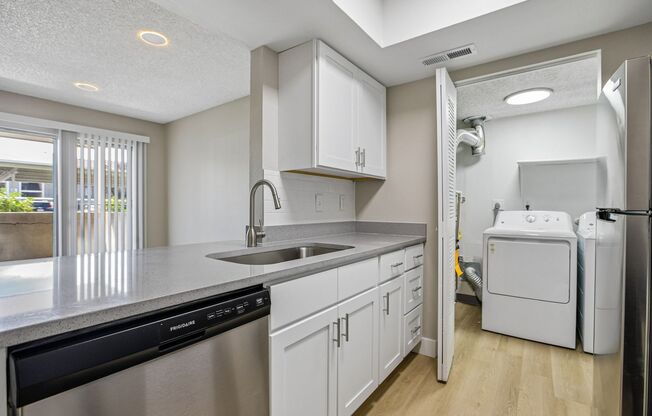 1 bed, 1 bath, 756 sqft, $1,249, Unit 25C