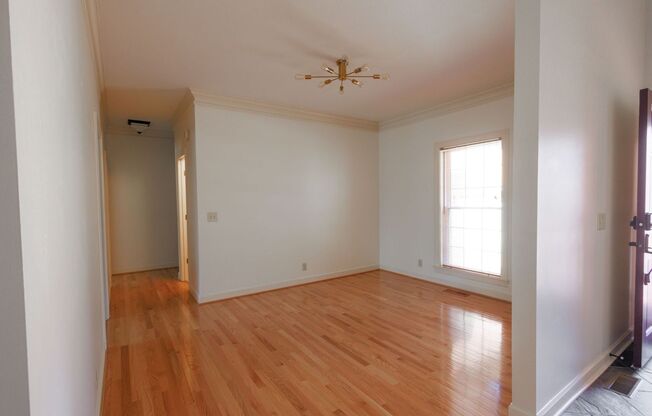 Charming 3-Bedroom/ 2.5 Bath Home in Royal Oaks Subdivision – Franklin, TN, 2 Car Garage
