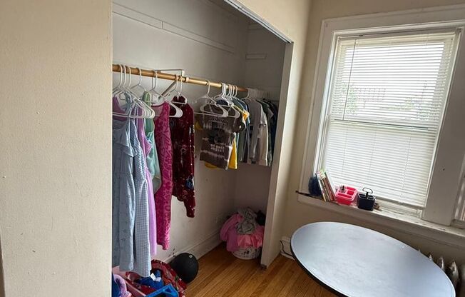 2 beds, 1 bath, 950 sqft, $1,680, Unit 4413-2B