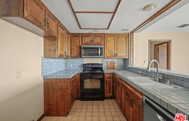 880 W 1st St Apt 216