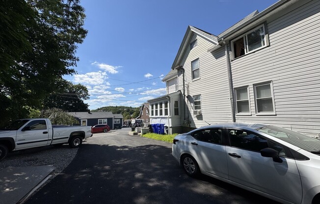 2 beds, 1 bath, 800 sqft, $2,400, Unit 27