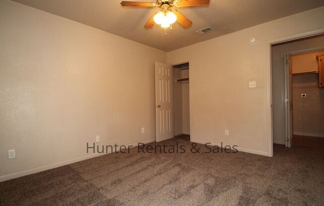 3 beds, 2 baths, $1,200, Unit Unit B