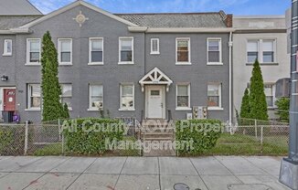 1719 W VIRGINIA AVE NE