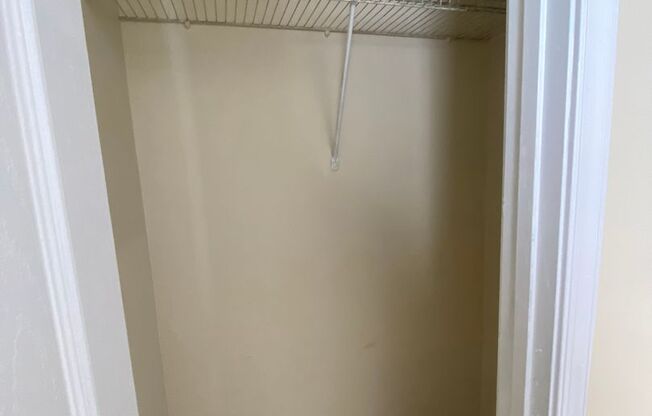2 beds, 1 bath, $1,150, Unit 2548A