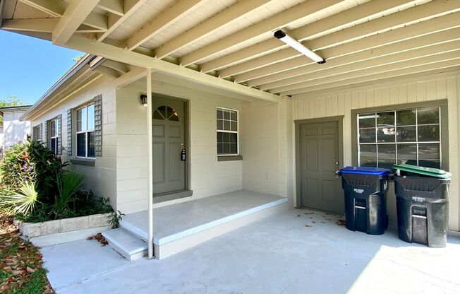 3 Bedroom Lakefront Home in Apopka!
