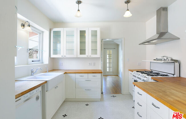 6137 W 6 ST