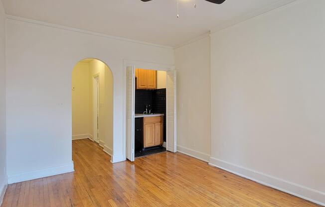 225 W 15 ST