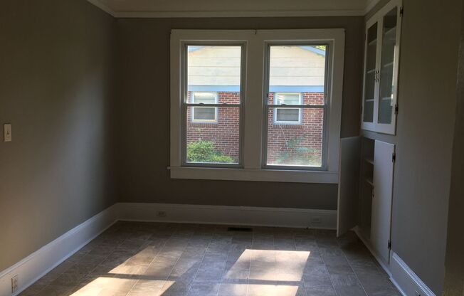 2 beds, 1 bath, 878 sqft, $950, Unit 2127 Oakhurst Circle