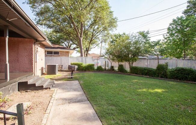 118 N LOIS LN