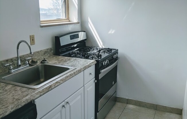 2 beds, 1 bath, $1,795, Unit 411C