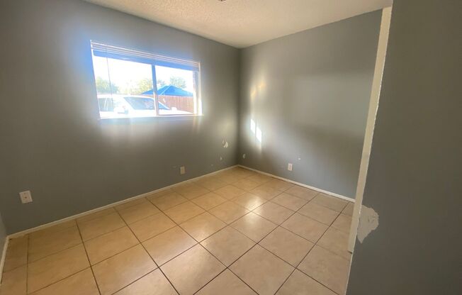 2 beds, 1 bath, 800 sqft, $750, Unit 8