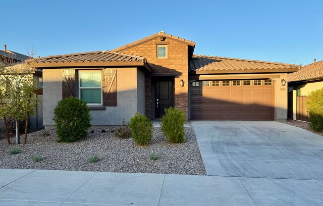 Beautiful Single Level Home Near Verrado!