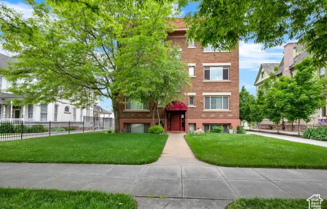 Jefferson Avenue Apartments