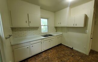 2 beds, 1 bath, $1,100, Unit Down