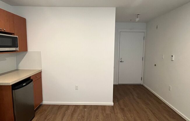 Studio, 1 bath, 180 sqft, $1,195, Unit 5304