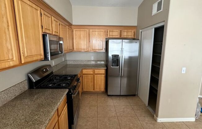 2 beds, 2 baths, $1,600