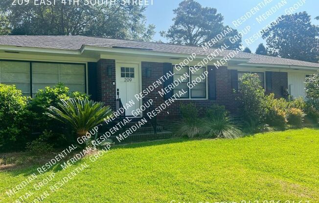 3 bedroom / 2 bath home ~ Downtown Summerville Move-in Ready